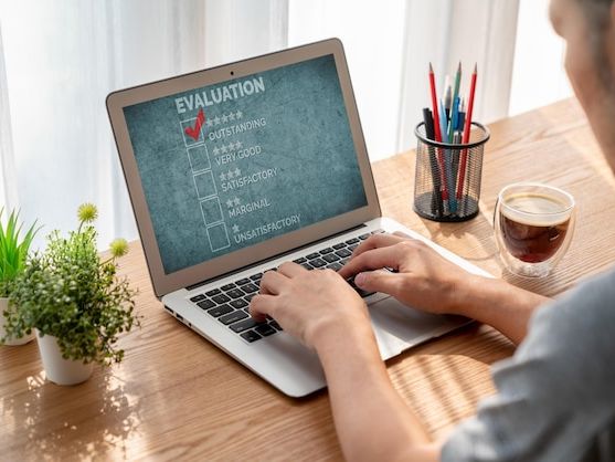 Jak skutecznie mierzyć efektywność kursów i programów rozwojowych?