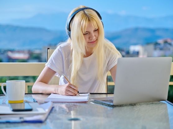 Jak wybrać najlepszy kurs online dla studentów – praktyczny przewodnik